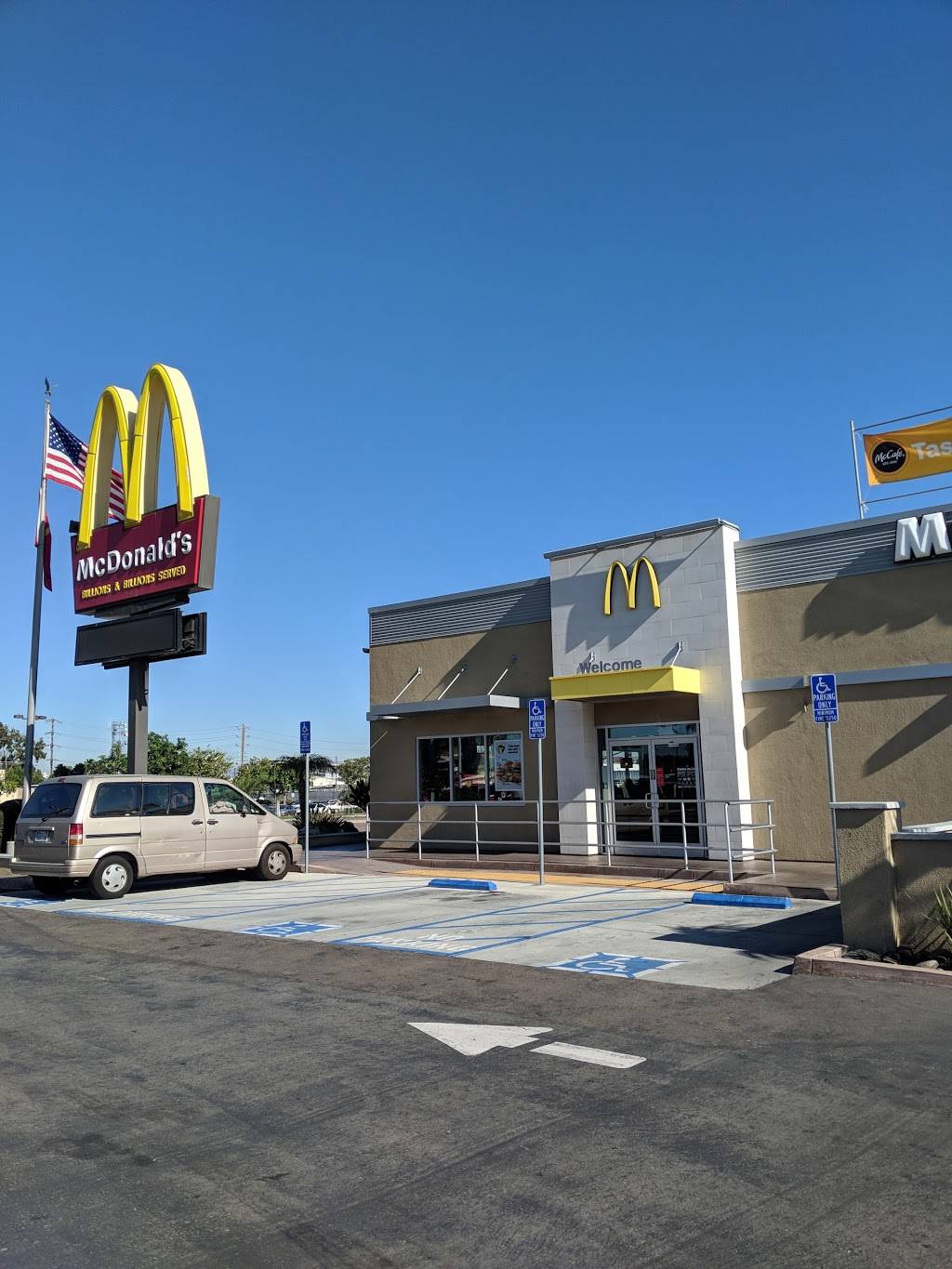 McDonalds | cafe | 8929 Clairemont Mesa Blvd, San Diego, CA 92123, USA | 8585698386 OR +1 858-569-8386