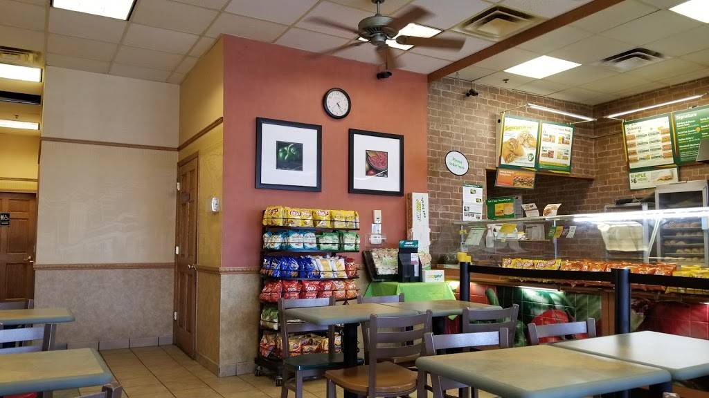 Subway | restaurant | 25252 Evergreen Rd, Southfield, MI 48075, USA | 2487998722 OR +1 248-799-8722