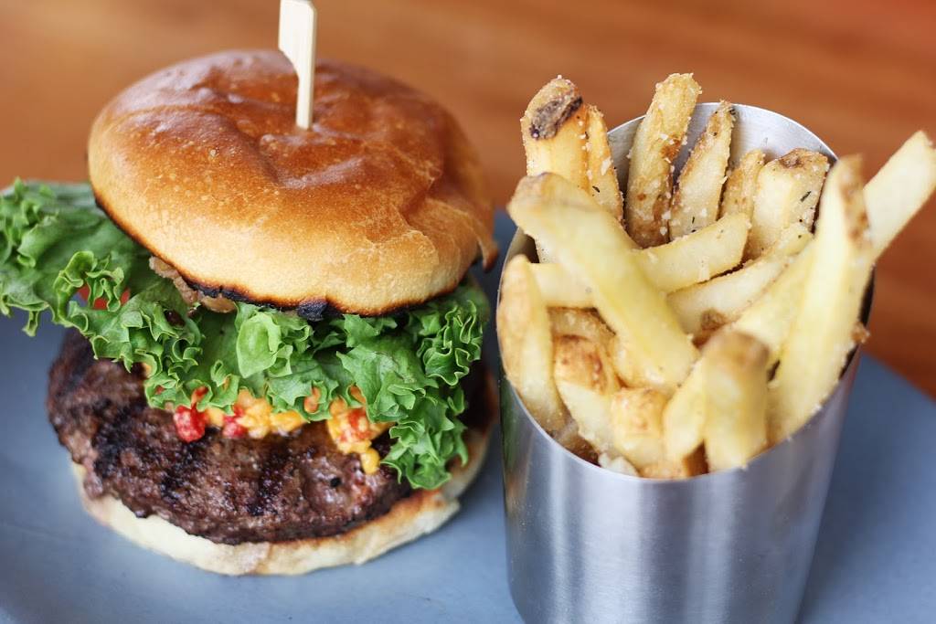 Sandy Point Beach House - Grand Rapids | restaurant | 822 Ottawa Ave NW, Grand Rapids, MI 49503, USA | 6164207724 OR +1 616-420-7724