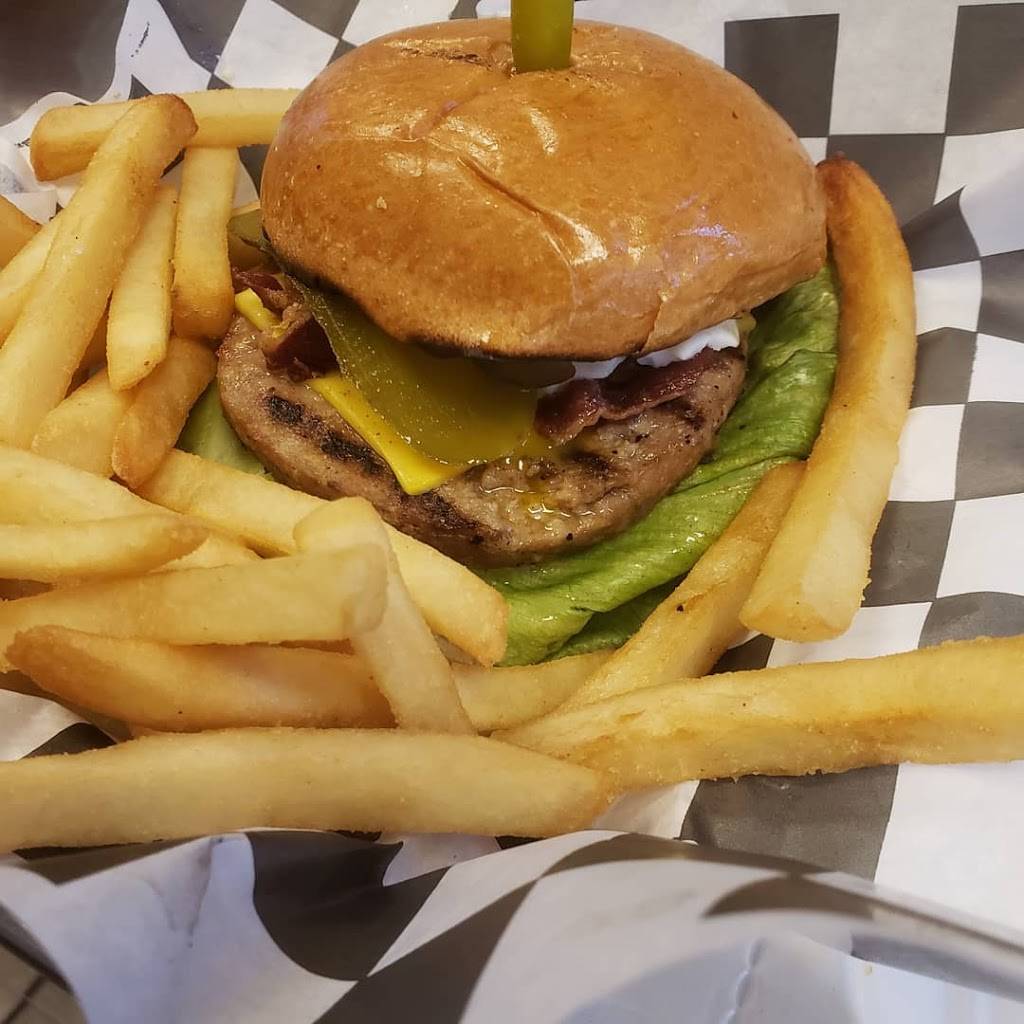 Oms Chicken n Fish n Burger | restaurant | 2702 E Washington Ave, Madison, WI 53704, USA | 6082861804 OR +1 608-286-1804