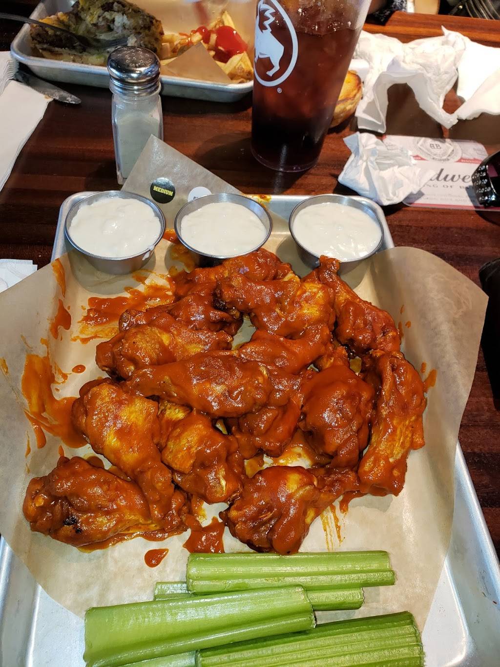 Buffalo Wild Wings | meal takeaway | 2545 Scottsville Rd, Bowling Green, KY 42104, USA | 2707469123 OR +1 270-746-9123