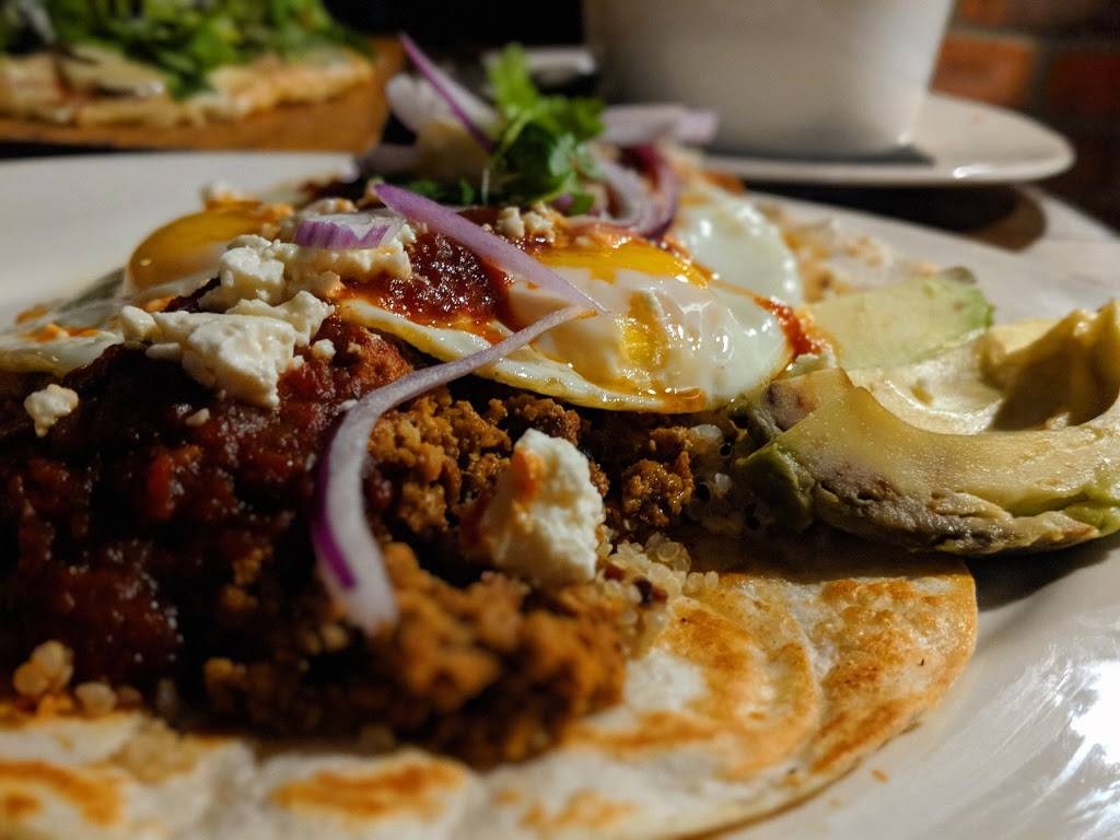 The Twisted Apron | restaurant | 1833 Wyandotte St E, Windsor, ON N8Y 1E2, Canada | 5192562665 OR +1 519-256-2665