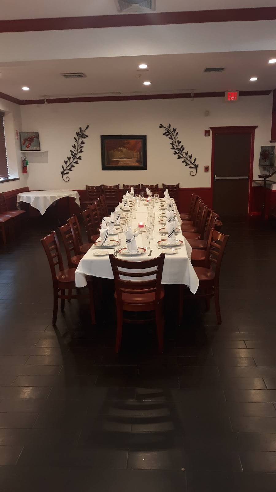 Gators | restaurant | 2366 Hempstead Turnpike, East Meadow, NY 11554, USA | 5165957685 OR +1 516-595-7685