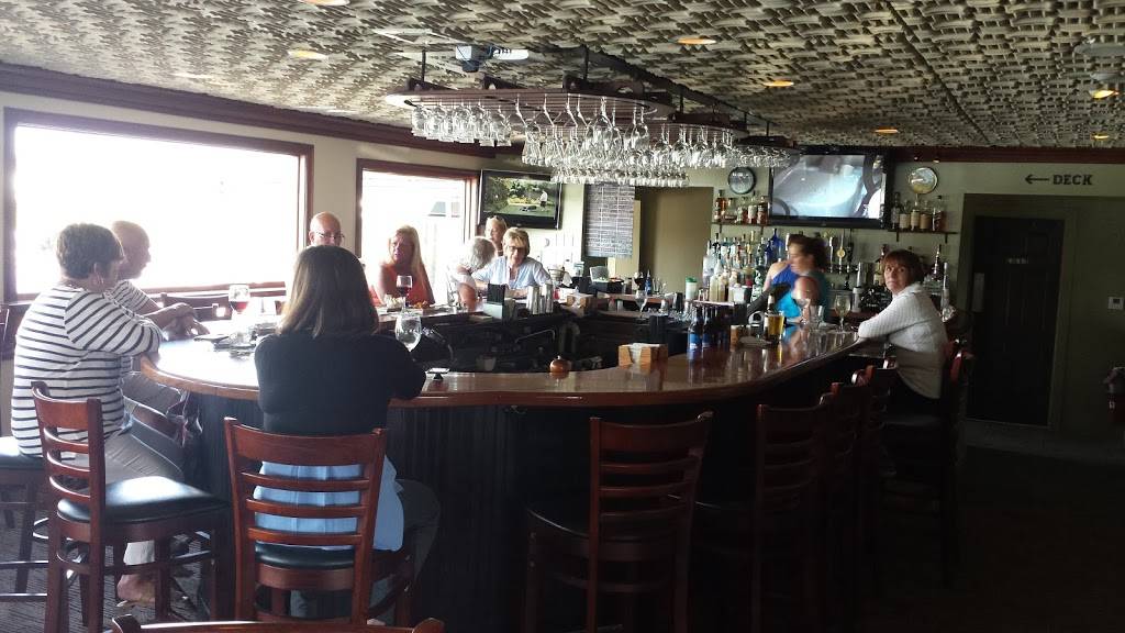 Sheas Riverside Restaurant & Bar | restaurant | 122 Main St, Essex, MA 01929, USA | 9787686931 OR +1 978-768-6931