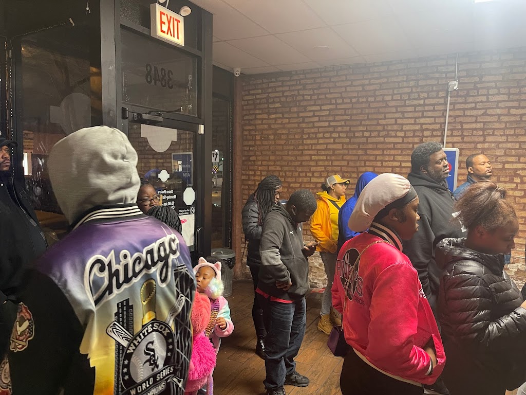 Wileys Chicken & Ribs | restaurant | 3848 W Madison St, Chicago, IL 60624, USA | 7736382314 OR +1 773-638-2314