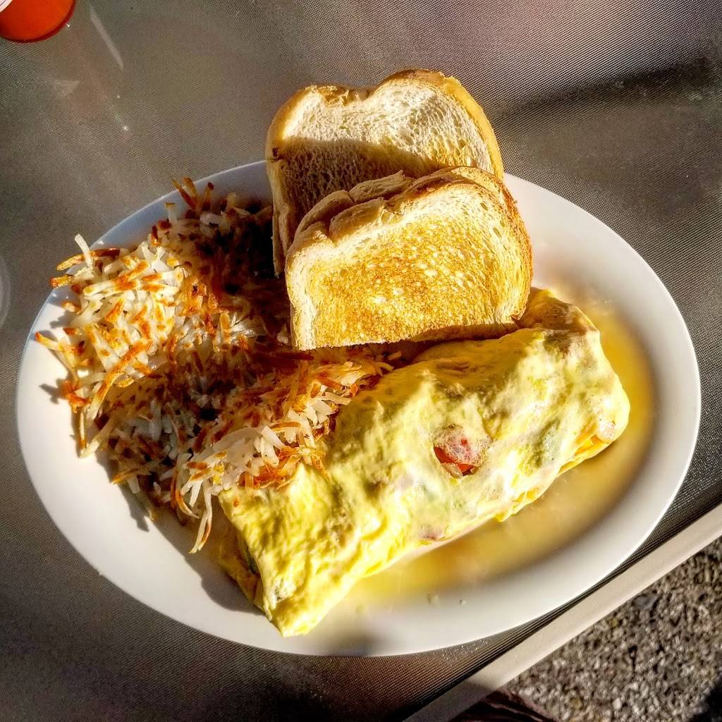 Clarkes Charcoal Broiler | restaurant | 615 W El Camino Real, Mountain View, CA 94040, USA | 6509670851 OR +1 650-967-0851