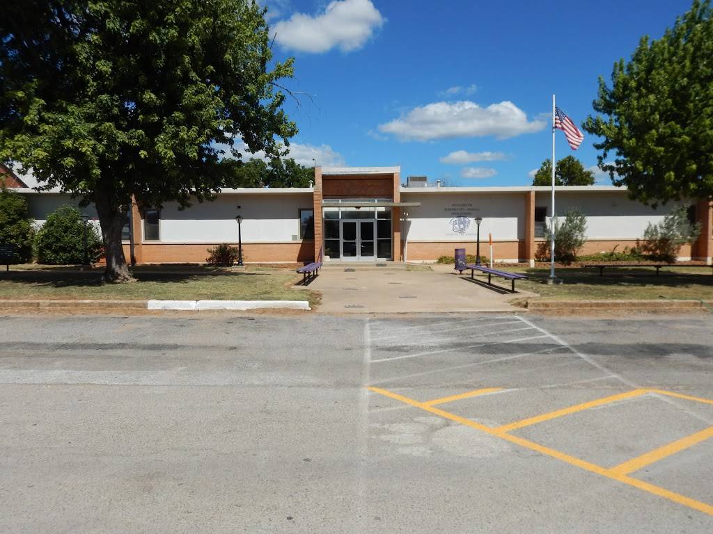 Badger Den | restaurant | 205 E Lindsey St, Elmore City, OK 73433, USA | 5807884106 OR +1 580-788-4106