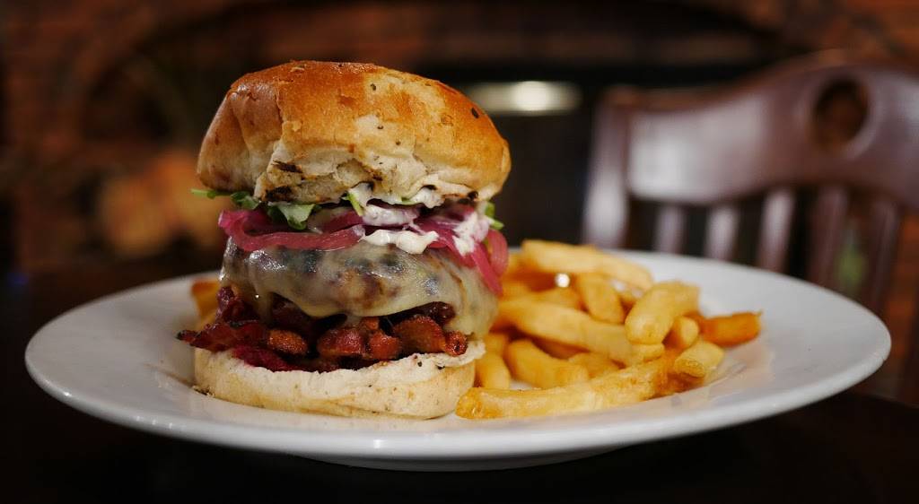 Muskie Jakes Tap & Grill | restaurant | 550 Stone St S, Gananoque, ON K7G 2A8, Canada | 6133822165 OR +1 613-382-2165