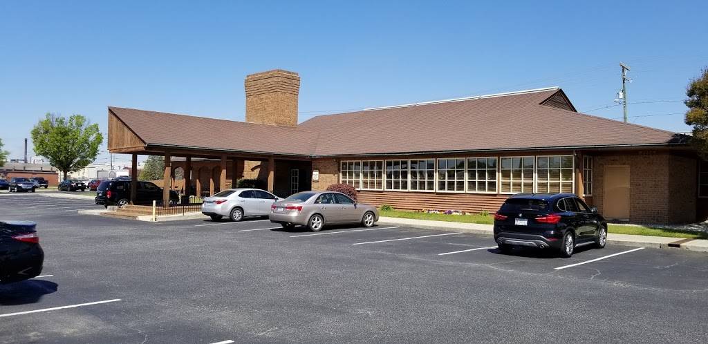 Stameys Barbecue | restaurant | 2206 W Gate City Blvd, Greensboro, NC 27403, USA | 3362999888 OR +1 336-299-9888