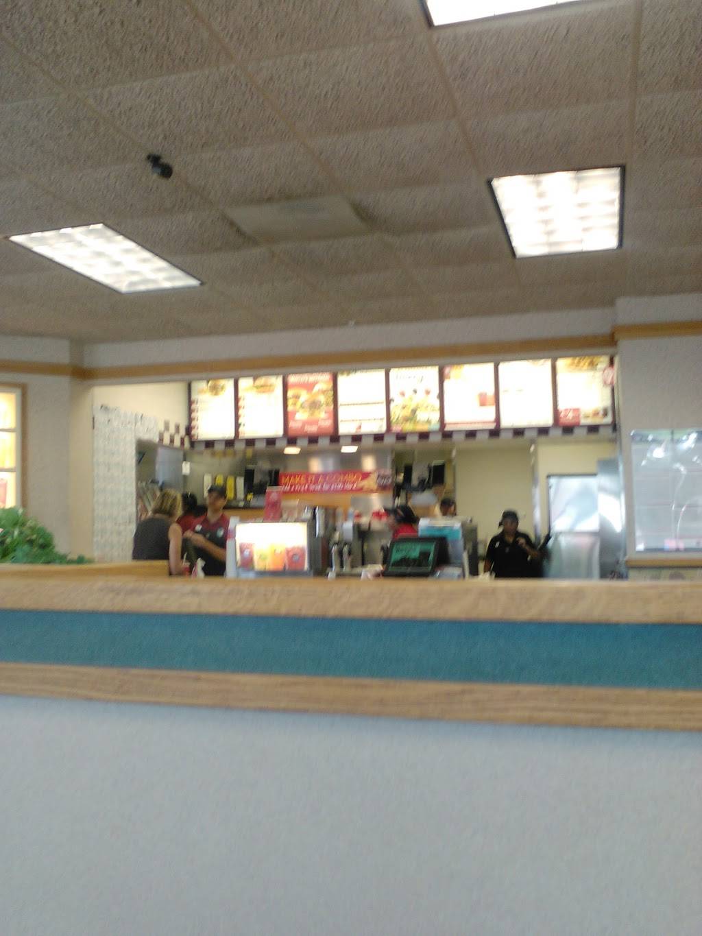 Wendys | restaurant | 250 N River Ave, Holland, MI 49424, USA | 6169280071 OR +1 616-928-0071