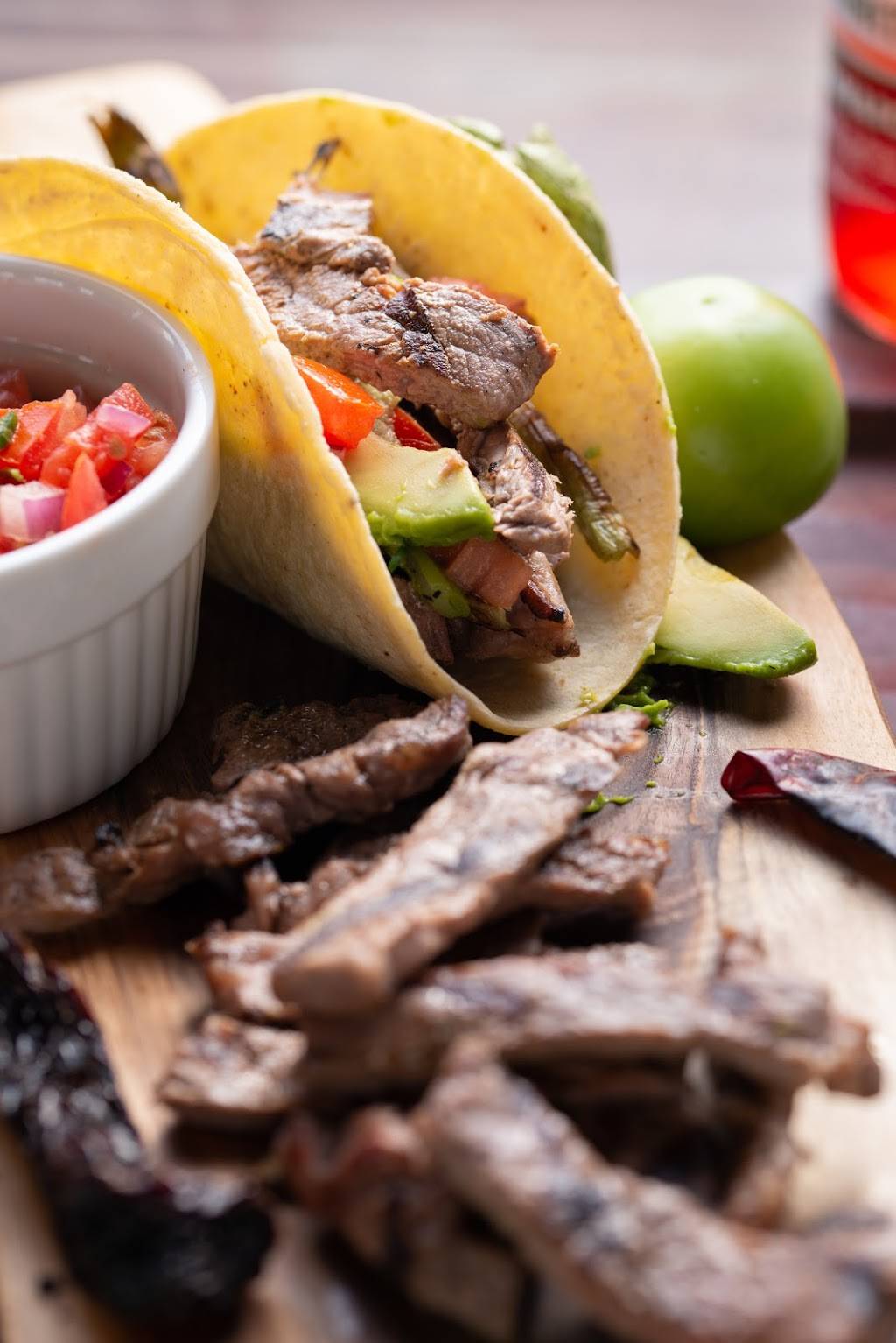 Pepe and Lelas Eatery | restaurant | 1893 Appleby Line, Burlington, ON L7L 0G5, Canada | 9053331000 OR +1 905-333-1000