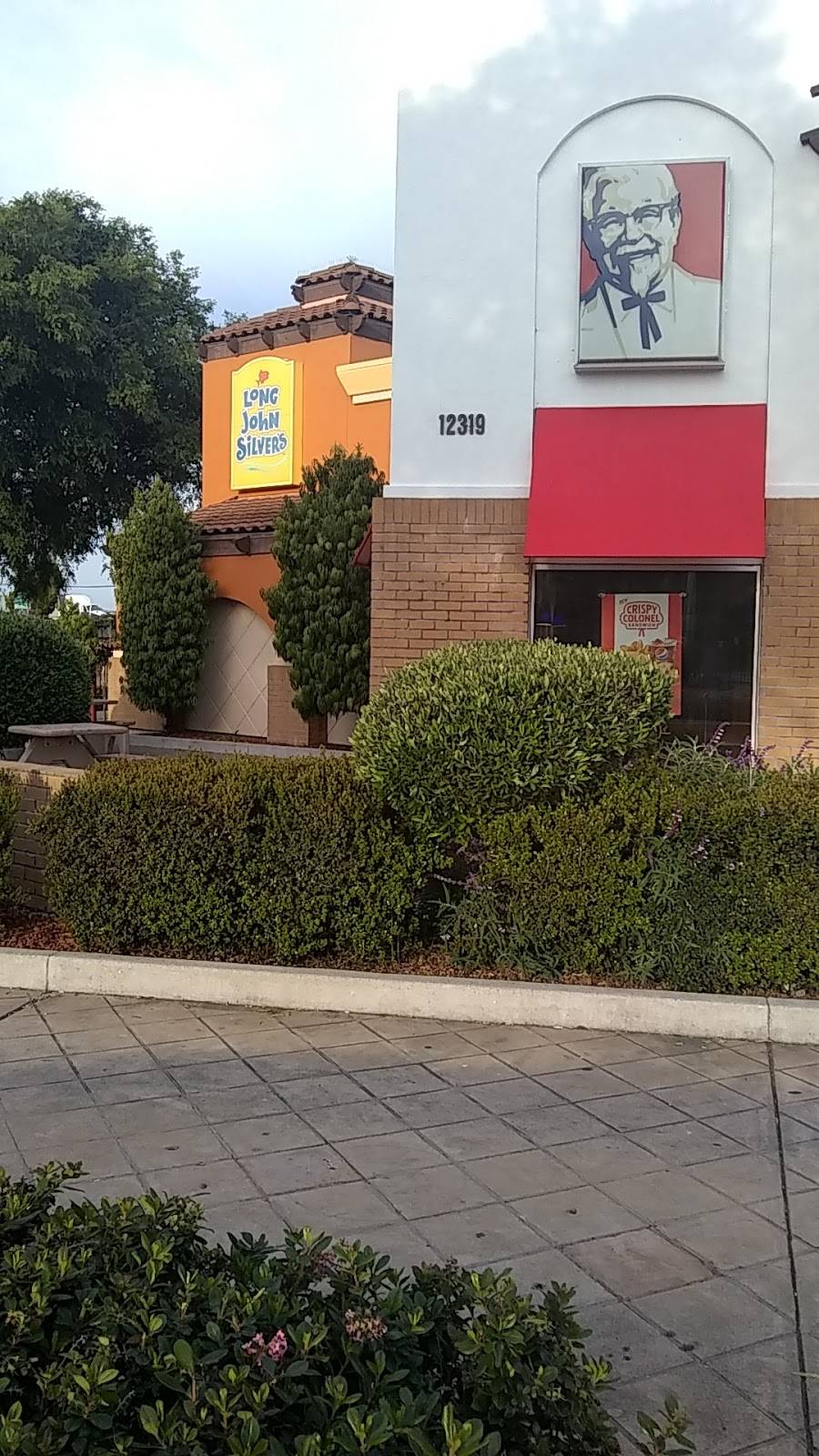 KFC | restaurant | Harman-Douglas #147, 12319 San Pablo Ave, Richmond, CA 94805, USA | 5102321527 OR +1 510-232-1527