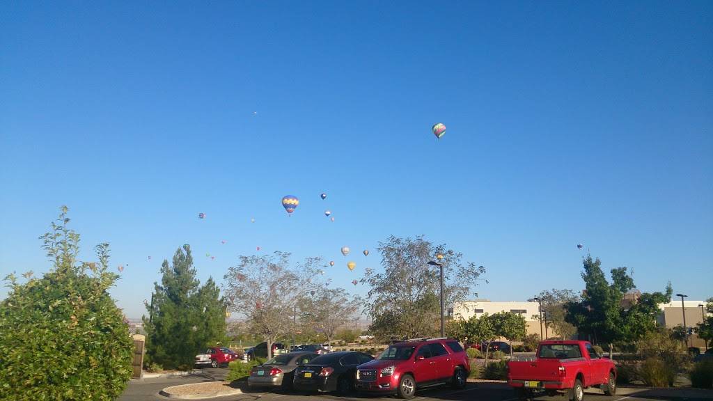 Twisters Burgers and Burritos | restaurant | 8111 Wyoming Blvd NE, Albuquerque, NM 87113, USA | 5058562162 OR +1 505-856-2162