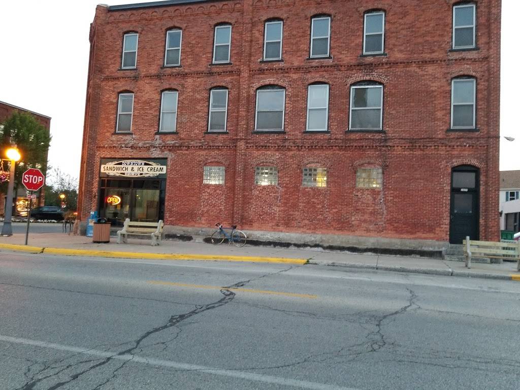 Downtown Sandwich & Ice Cream | meal takeaway | 100 10th Ave, Menominee, MI 49858, USA | 9068642376 OR +1 906-864-2376
