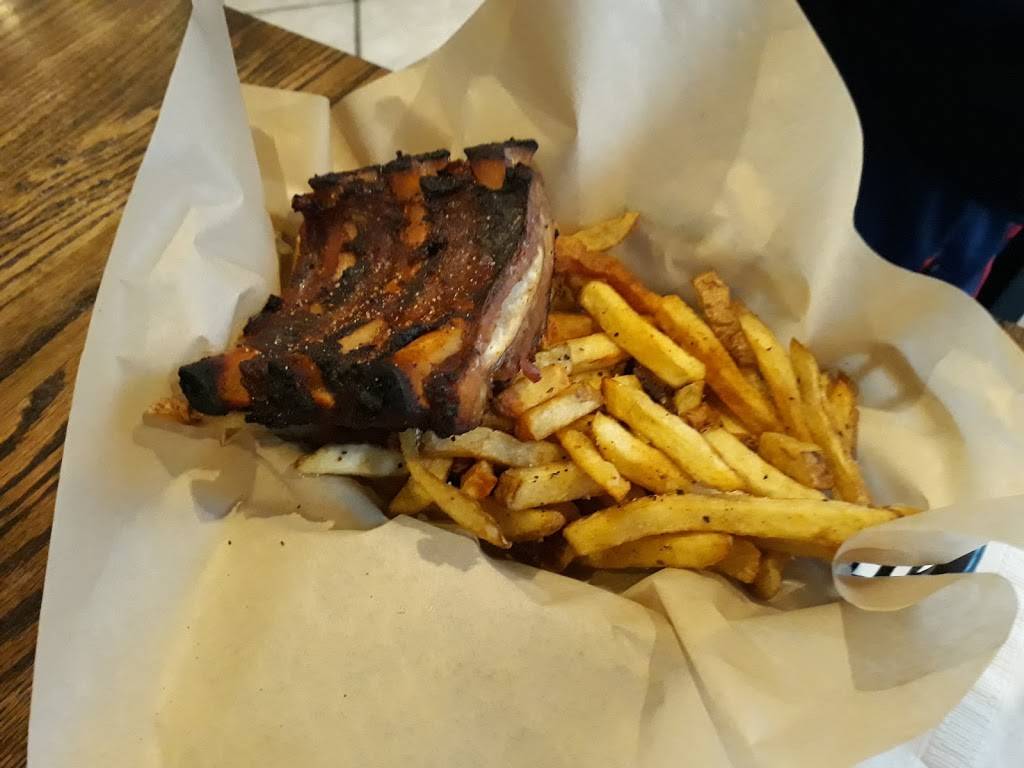 Redds Smokehouse | restaurant | 109 N Hanover St, Carlisle, PA 17013, USA | 7172546419 OR +1 717-254-6419