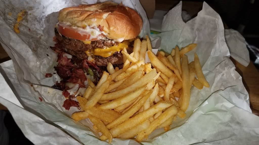 Moms Burgers | restaurant | 336 W Alondra Blvd, Compton, CA 90220, USA | 3106326622 OR +1 310-632-6622