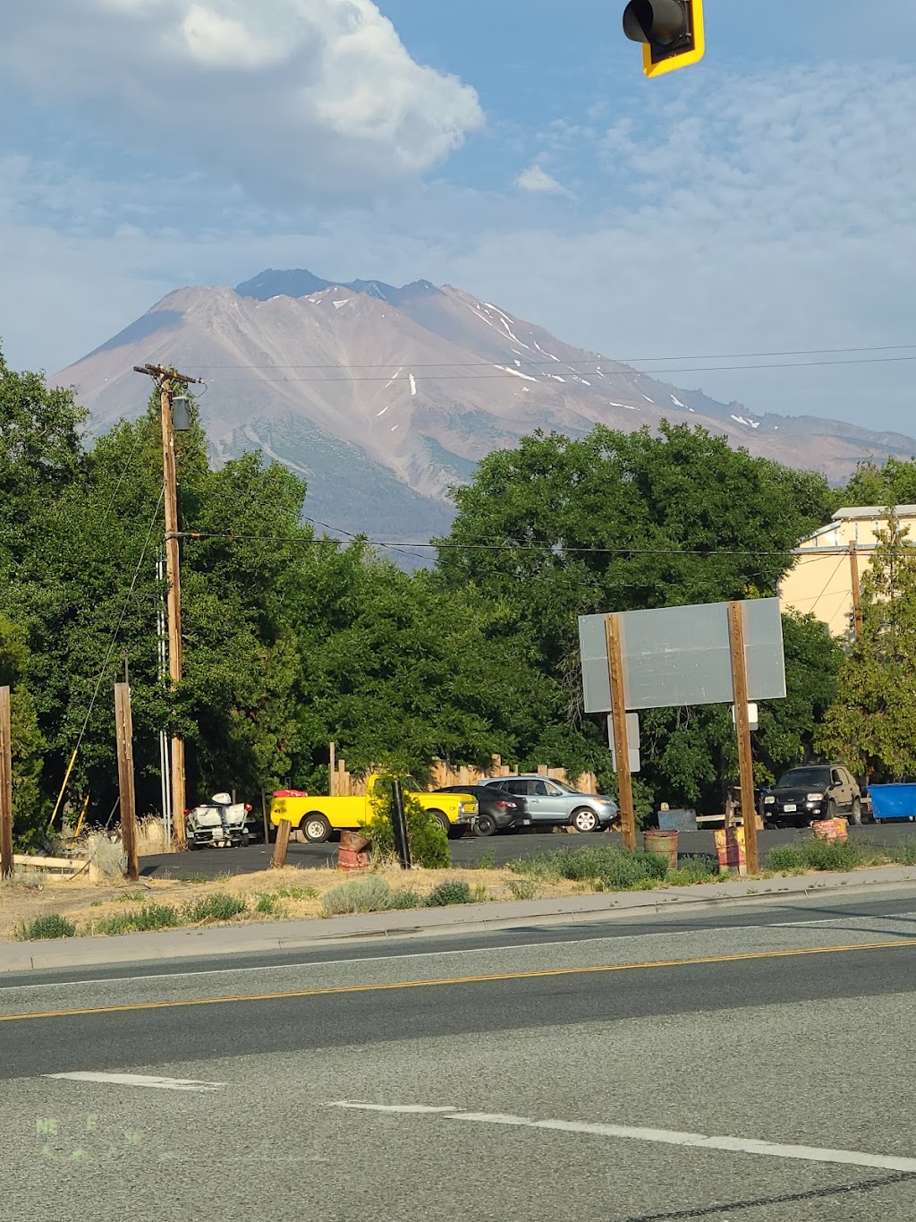 Pizza Factory | restaurant | 132 N Weed Blvd, Weed, CA 96094, USA | 5309383088 OR +1 530-938-3088