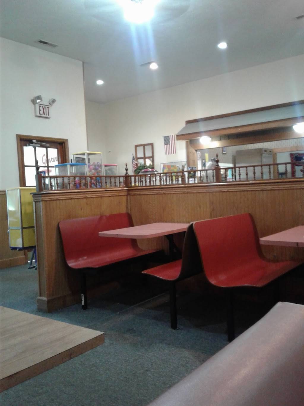 Giovannis Pizza | restaurant | 10355 Main St, South Webster, OH 45682, USA | 7407782235 OR +1 740-778-2235