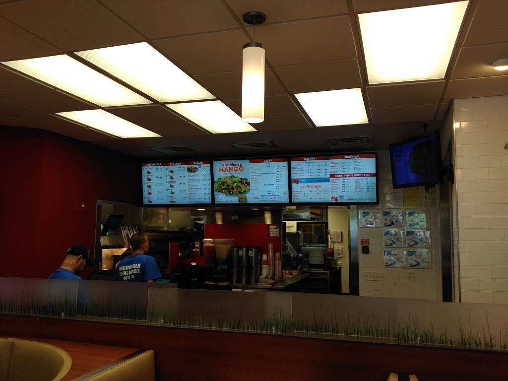Wendys | restaurant | 69 Newbury St, Peabody, MA 01960, USA | 9785357505 OR +1 978-535-7505