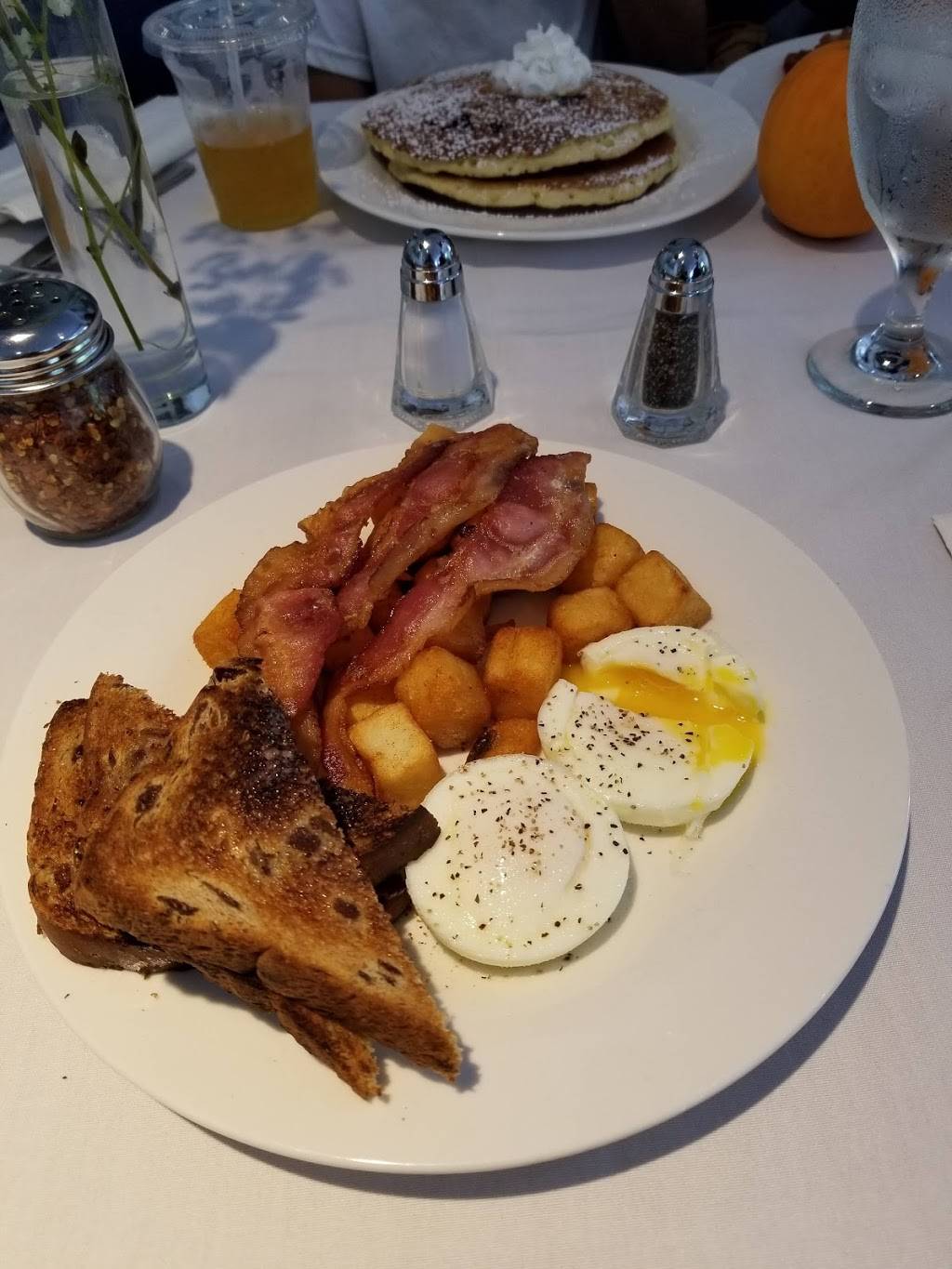 BISTROS | restaurant | 240 Lincoln Ave, Saugus, MA 01906, USA | 7815581198 OR +1 781-558-1198