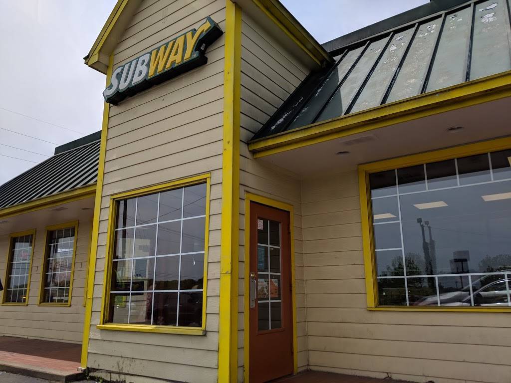 Subway | restaurant | 305 W Trinity Ln, Nashville, TN 37207, USA | 6152583662 OR +1 615-258-3662