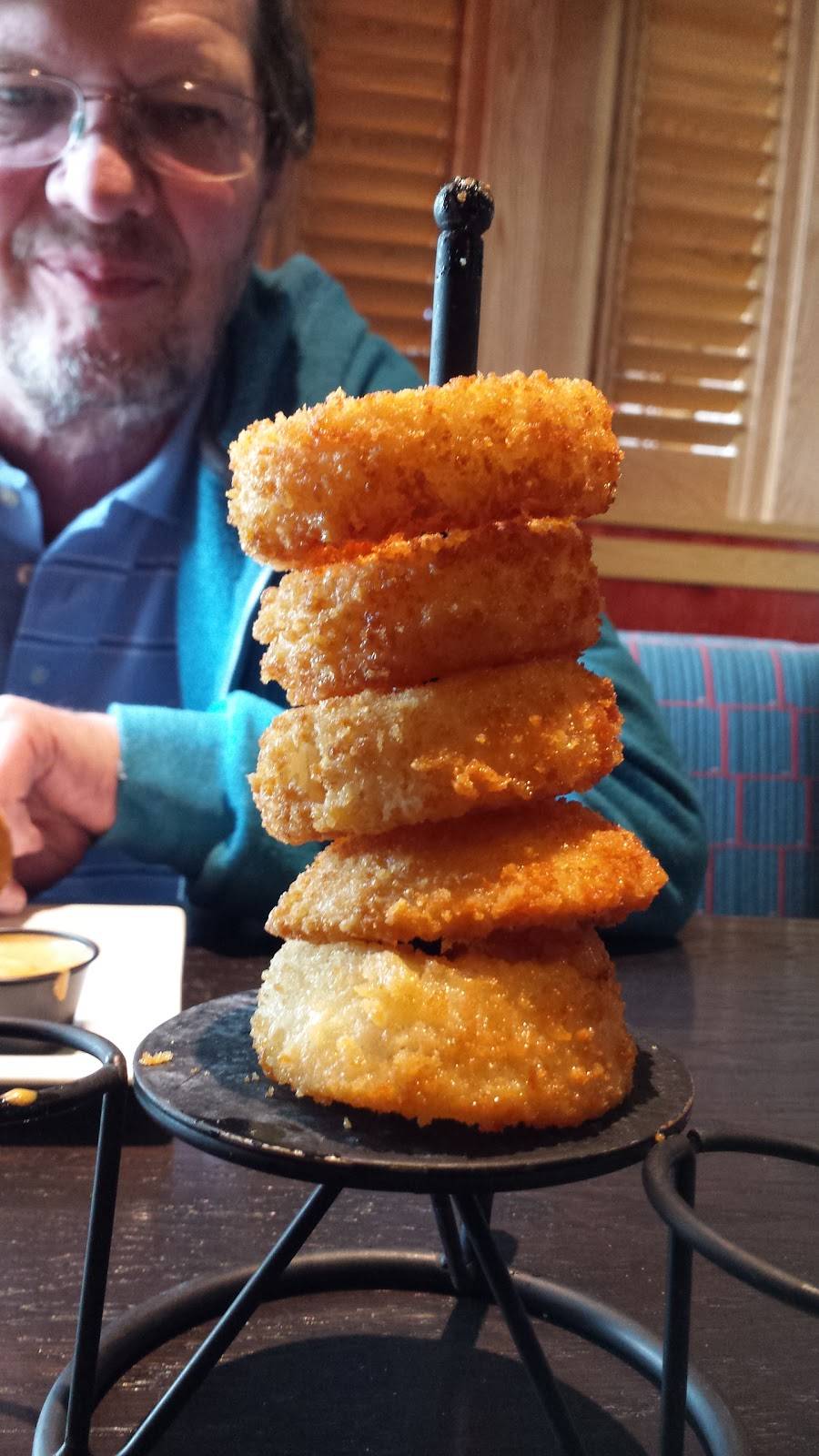 Red Robin Gourmet Burgers and Brews | restaurant | 2707 Pine Lake Rd, Lincoln, NE 68516, USA | 4024218600 OR +1 402-421-8600