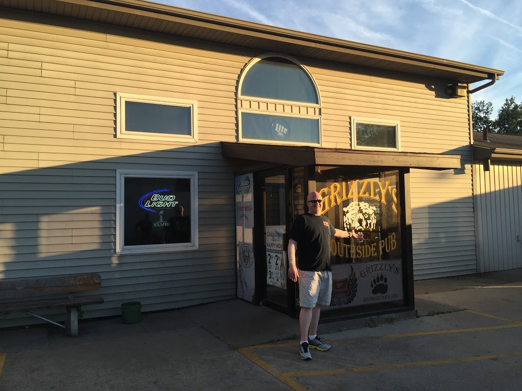 Grizzlys South Side Pub & Grill | restaurant | 1210 Highland Ct, Iowa City, IA 52240, USA | 3193377536 OR +1 319-337-7536