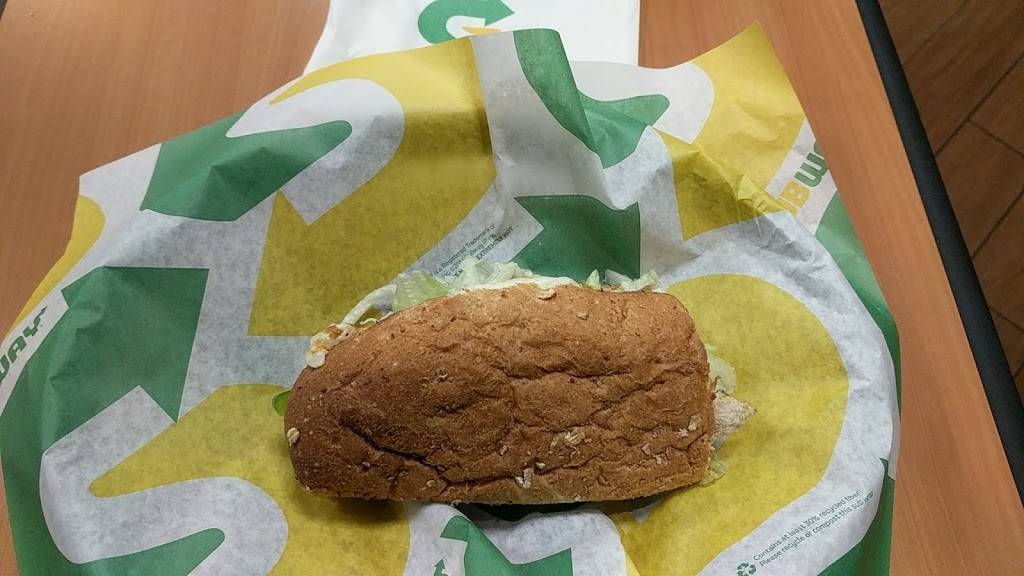 Subway | meal takeaway | 11011 Antioch Rd Suite 100, Overland Park, KS 66210, USA | 9134998550 OR +1 913-499-8550