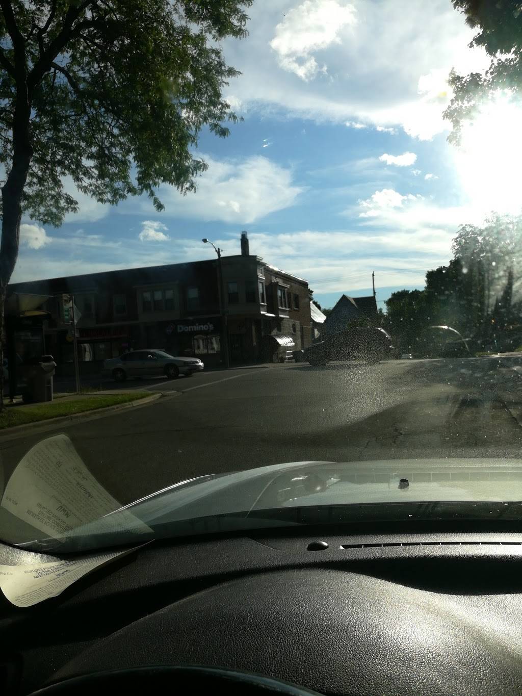 Dominos Pizza | meal delivery | 3139 N Oakland Ave, Milwaukee, WI 53211, USA | 4143326888 OR +1 414-332-6888