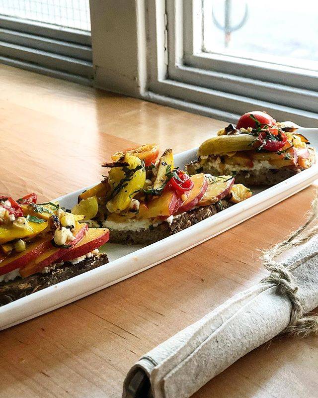 Thompson Brooke | restaurant | 631 Grand St, Brooklyn, NY 11211, USA | 3476815646 OR +1 347-681-5646