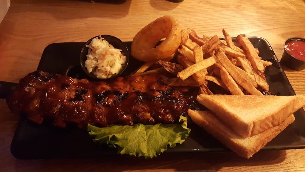 Moosehead Hoof & Ladder | restaurant | 7989 Columbia Rd, Olmsted Falls, OH 44138, USA | 4402355511 OR +1 440-235-5511