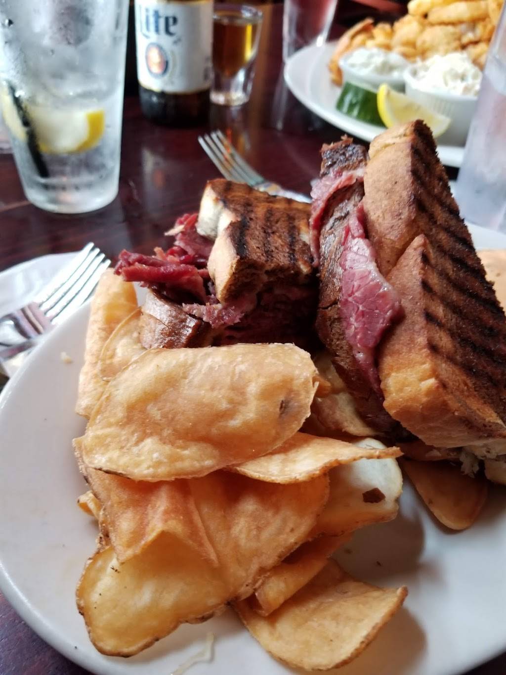 EJ CABOTS | restaurant | 282 Cabot St, Beverly, MA 01915, USA | 9789693792 OR +1 978-969-3792