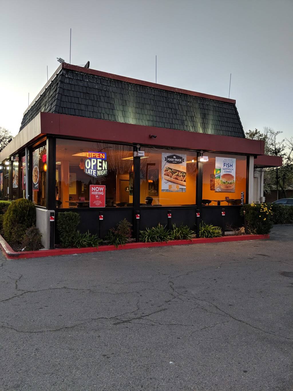 Jack in the Box | restaurant | 301 Enfrente Rd, Novato, CA 94949, USA | 4158838196 OR +1 415-883-8196