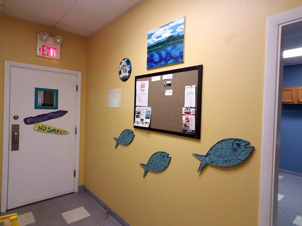 No Wake Bar and Grill | restaurant | 99 Kazimour Dr, Port Barrington, IL 60010, USA | 8473828866 OR +1 847-382-8866