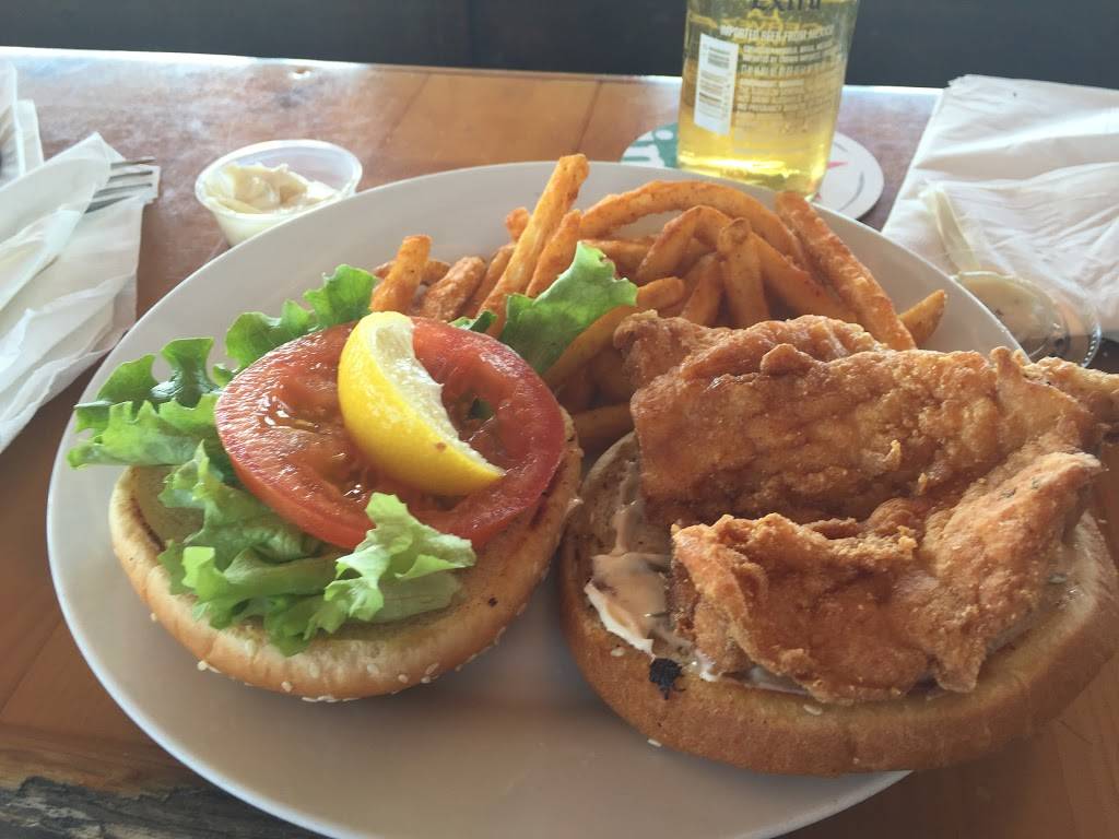 Billy’s Stone Crab | restaurant | 1 Collany Rd, Tierra Verde, FL 33715, USA | 7278662115 OR +1 727-866-2115