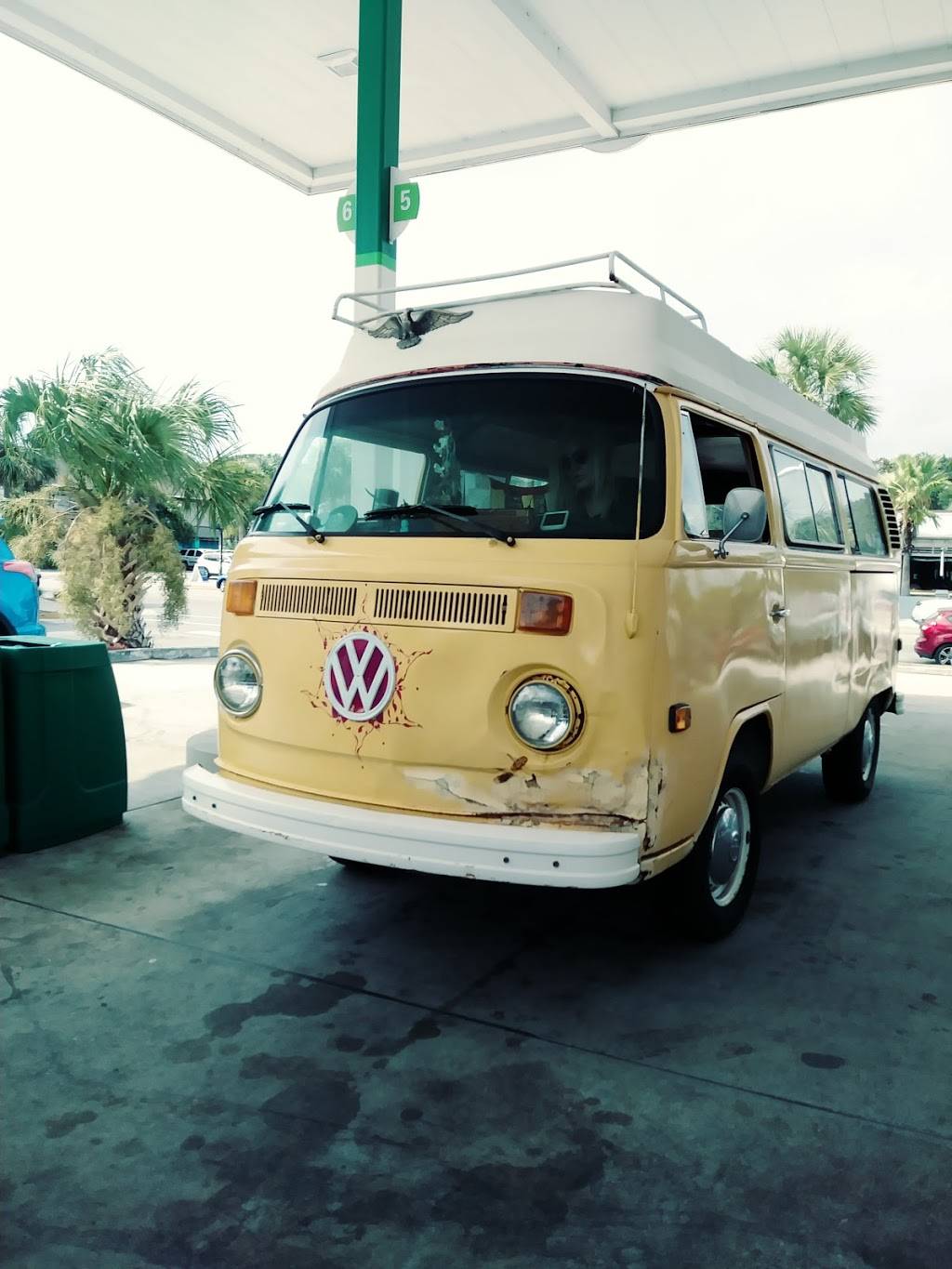 BP | restaurant | 42 Center St, Folly Beach, SC 29439, USA | 8435886208 OR +1 843-588-6208