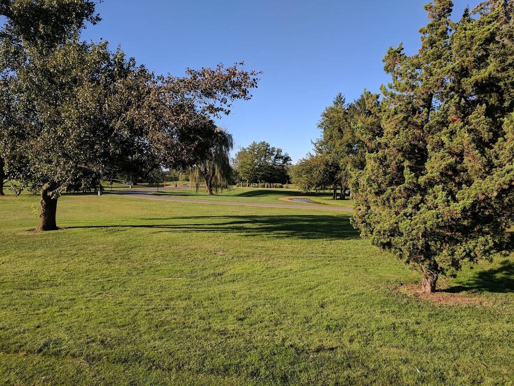 Gambler Ridge Golf Course | restaurant | 121 Burlington Path Rd, Cream Ridge, NJ 08514, USA | 6097583588 OR +1 609-758-3588