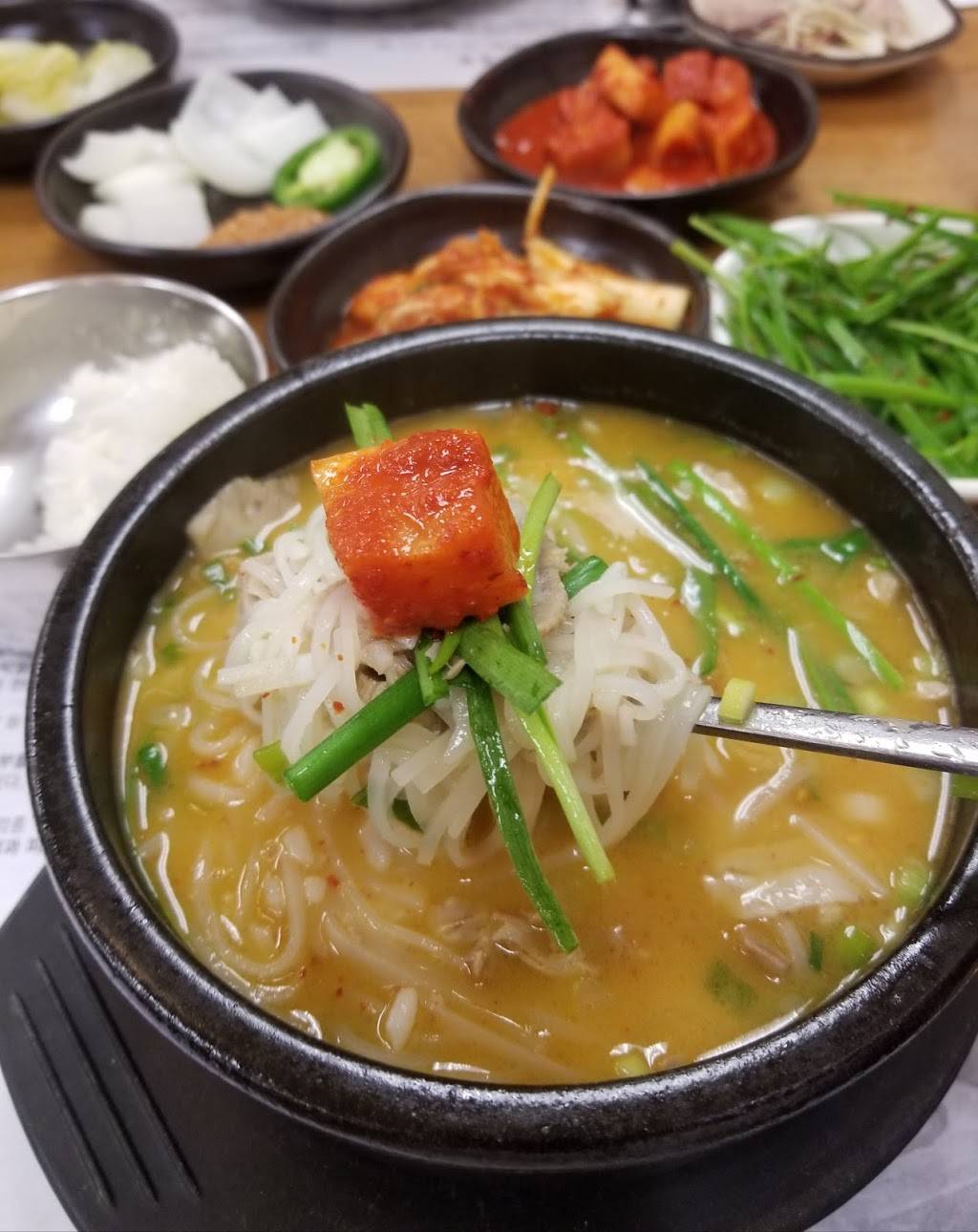 Jinsol Gukbap | restaurant | 4253 W 3rd St, Los Angeles, CA 90020, USA | 2139085636 OR +1 213-908-5636