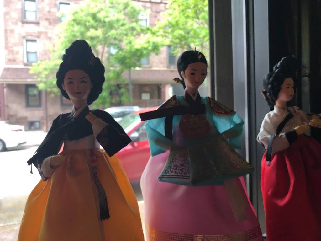 Mizu Sushi Bar | restaurant | 111 S 40th St, Philadelphia, PA 19104, USA | 2153821745 OR +1 215-382-1745