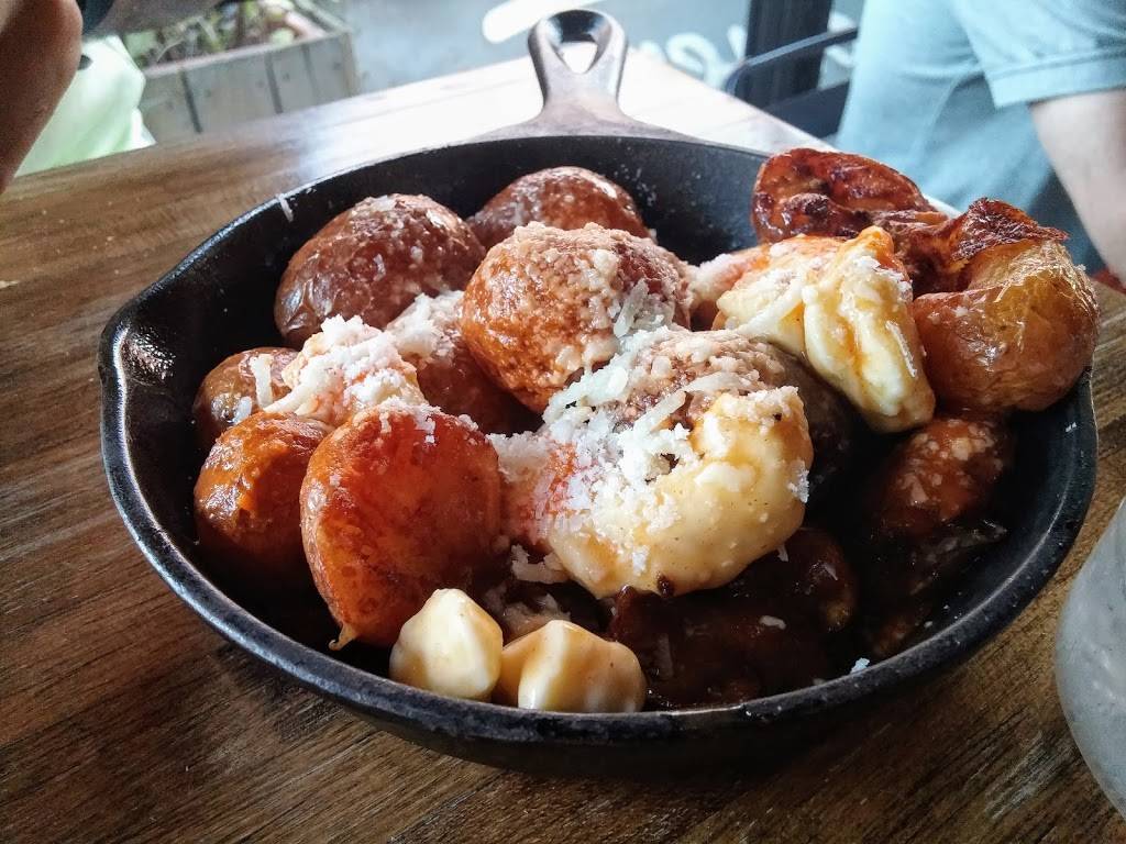 Monkland Taverne | restaurant | 5555 Av de Monkland, Montréal, QC H4A 1E1, Canada | 5144865768 OR +1 514-486-5768