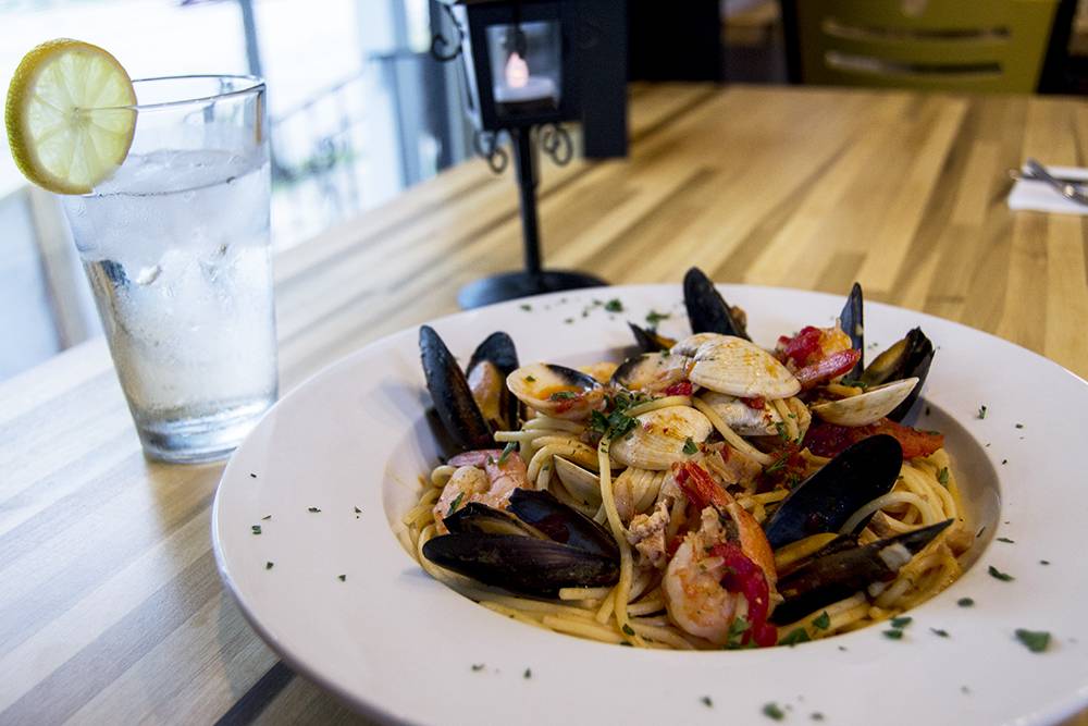 Molto Bene Italian Eatery | restaurant | 18401 Detroit Ave, Lakewood, OH 44107, USA | 2162737333 OR +1 216-273-7333