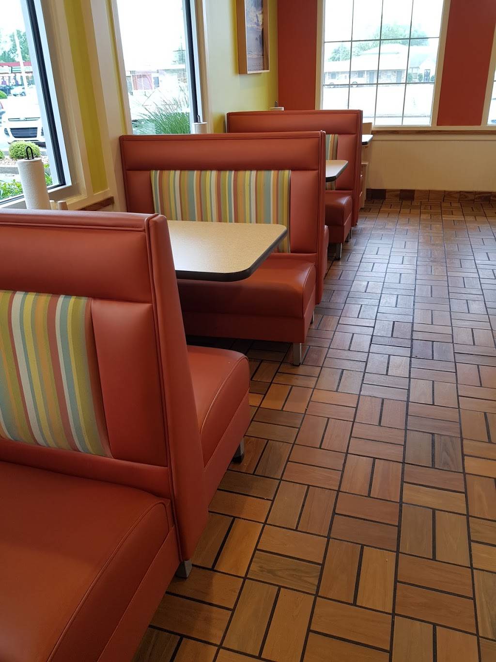 Captain Ds | restaurant | 265 W Broadway St, West Memphis, AR 72301, USA | 8707350525 OR +1 870-735-0525