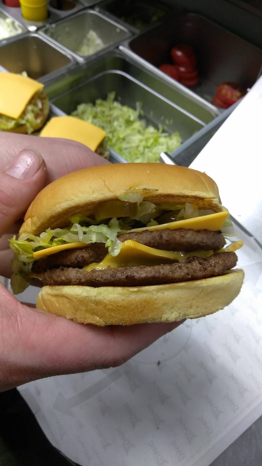 Sonic Drive-In | restaurant | 305 W Eleven Mile Rd, Royal Oak, MI 48067, USA | 2485565872 OR +1 248-556-5872