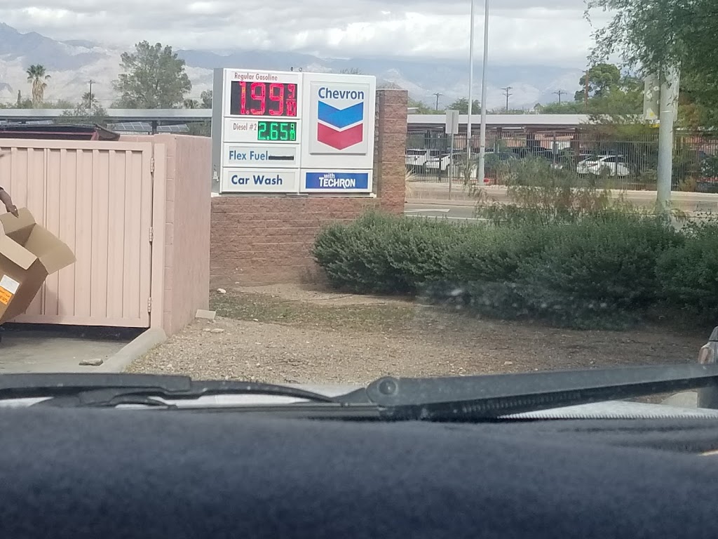 Chevron / Twisted Indian | restaurant | 1999 E Ajo Way Suite #1, Tucson, AZ 85713, USA | 5206649901 OR +1 520-664-9901