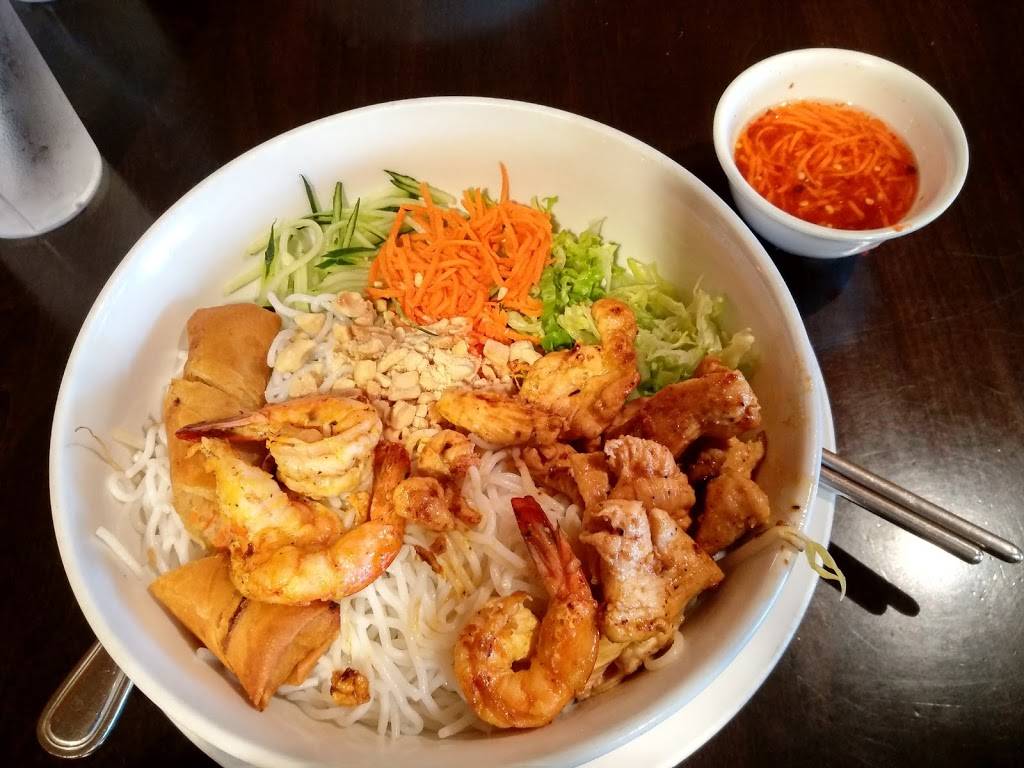 Bowl of Pho | restaurant | 27339 Chagrin Blvd, Woodmere, OH 44122, USA | 2168311730 OR +1 216-831-1730
