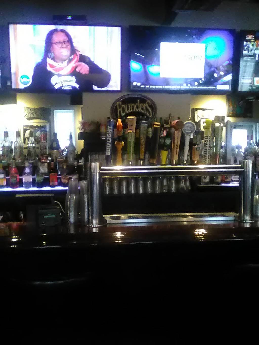 Mingos Sports Bar and Grill | restaurant | 41 Roberts Dr, North Adams, MA 01247, USA | 4133464067 OR +1 413-346-4067