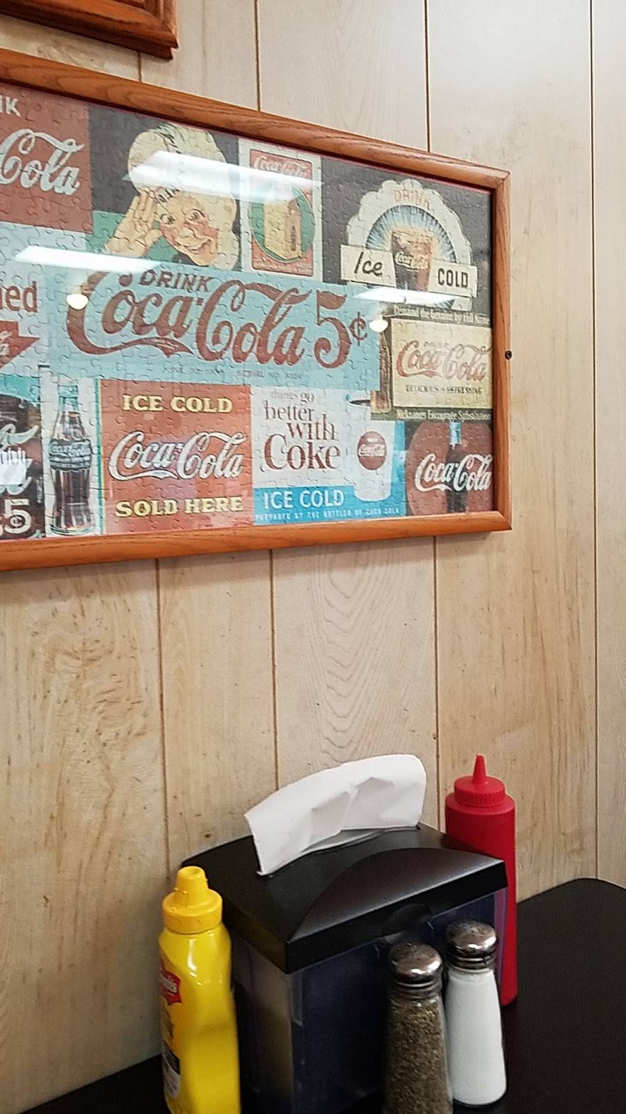 Mobleys Sandwich Shop | meal takeaway | 418 Gordon St, Blackshear, GA 31516, USA | 9124491003 OR +1 912-449-1003