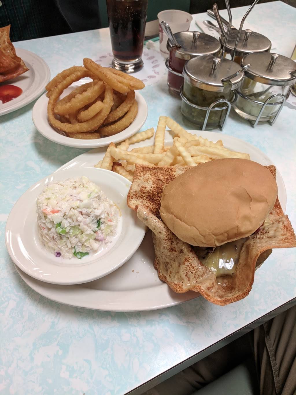 Shady Glen | restaurant | 360 Middle Turnpike W, Manchester, CT 06040, USA | 8606430511 OR +1 860-643-0511