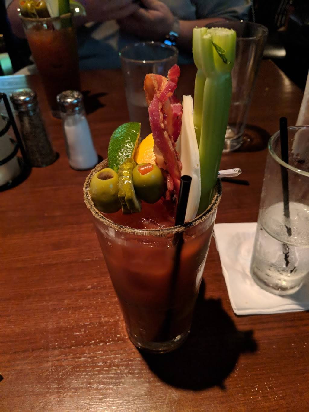 Bar Louie - Perrysburg | night club | 4105 Levis Commons Blvd, Perrysburg, OH 43551, USA | 4198749774 OR +1 419-874-9774