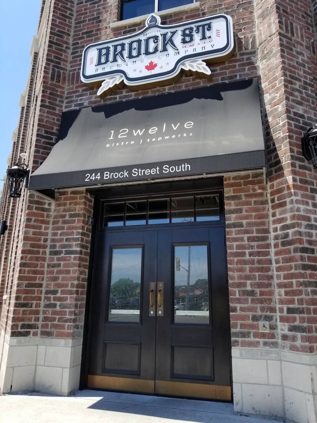 12welve Bistro and Tapwerks | restaurant | 244 Brock St S, Whitby, ON L1N 4K1, Canada | 9054938277 OR +1 905-493-8277